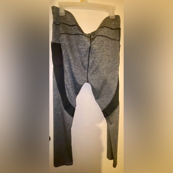 🆕Women’s plus grey leggings with pockets size 3X - Picture 12 of 13